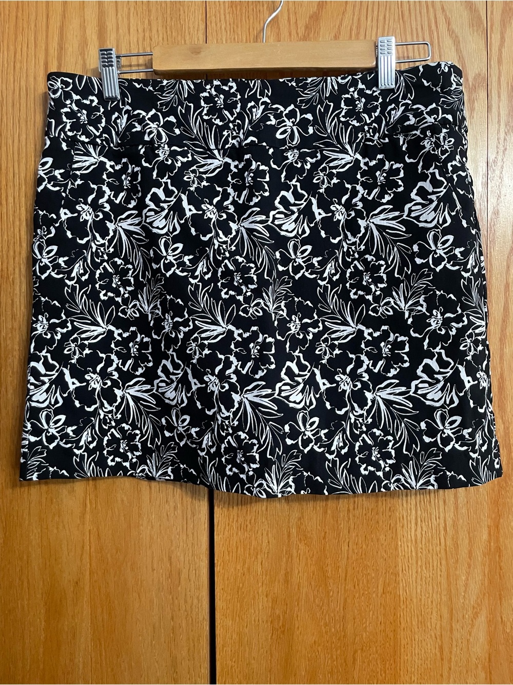 Zac & Rachel Black and White Floral Skort with pockets